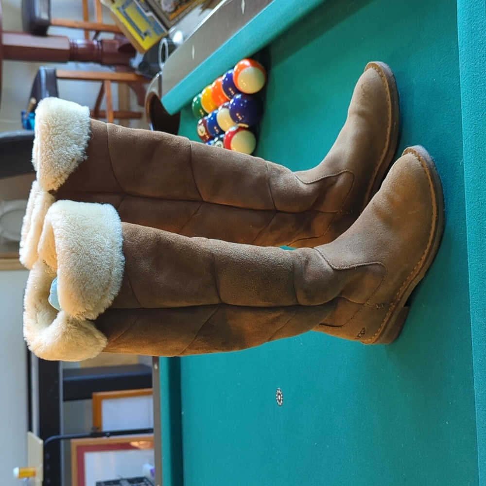 Fantastic, tall, UGGs size6 Tan      Make An Offer - Picture 5 of 7
